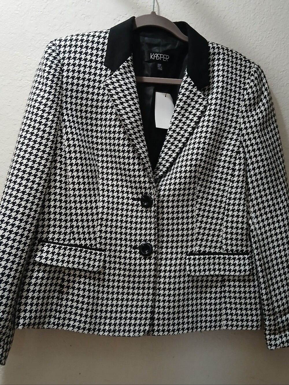 Kasper Black and White Houndstooth Blazer with Contrast Collar